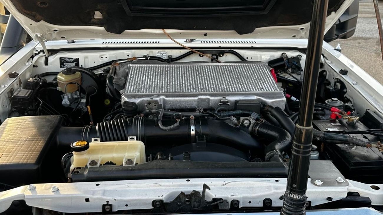 تويوتا لاند كروزر 70 Diesel 4.5 Liter Right Hand Drive 5 Doors Manual Gear Power Windows