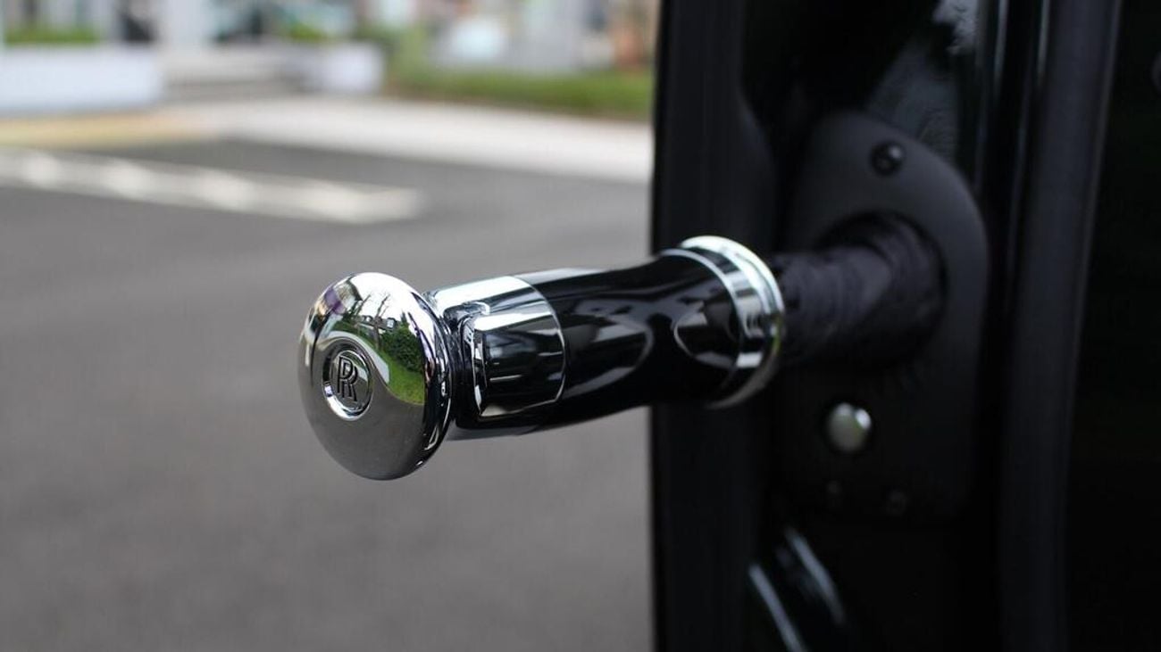 رولز رويس كولينان 6.75 V12 Black Badge Auto 4WD Euro 6 5dr (EXPORT ONLY) Right Hand Drive