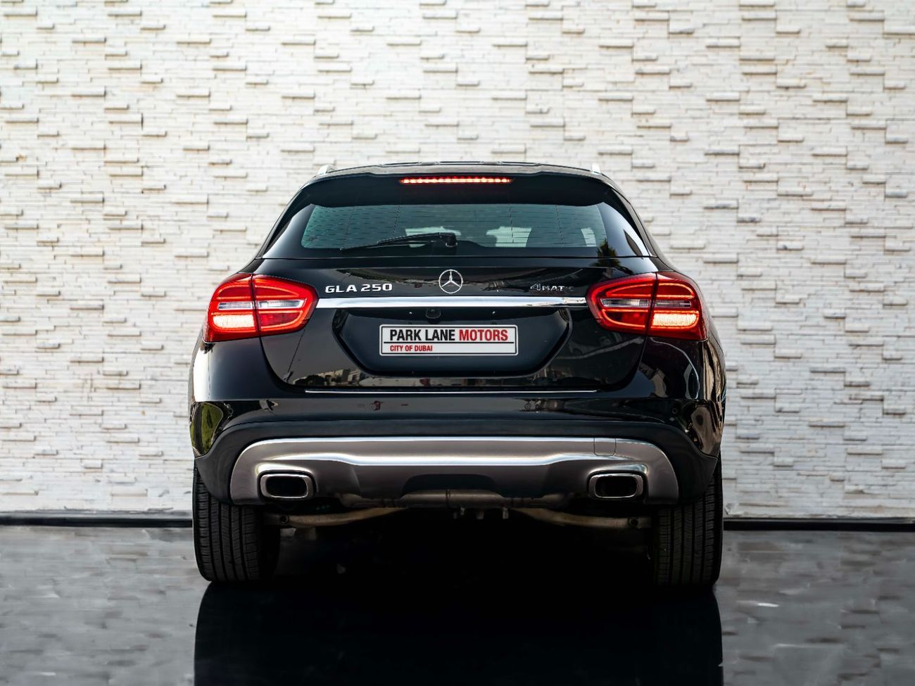 مرسيدس بنز GLA 250 Std 2.0L (211 HP)