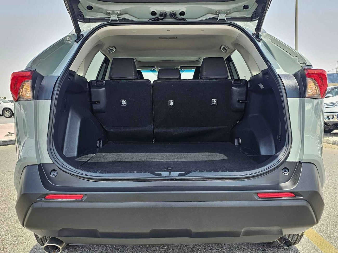 Toyota RAV4 XLE / SUNROOF/ DVD CAMERA/ LEATHER ELECTEIC SEAT/ AUTO TRUNK/ E BRAKE/ LOT# 40870