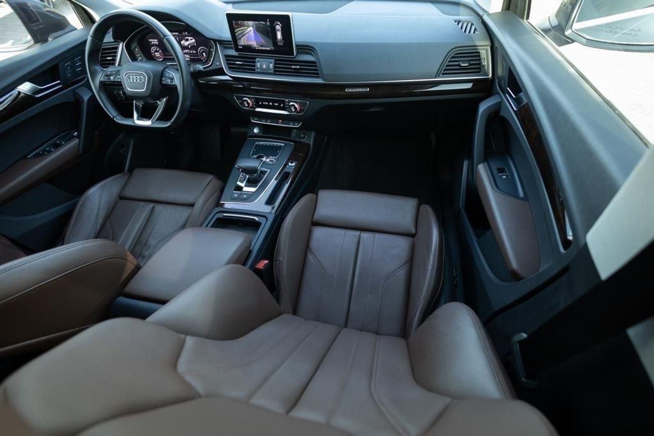 أودي Q5 45 TFSI quattro S Line 2.0L (245 HP) SUV Audi Q5 45TFSI Quattro S-line 2019 GCC under Warranty with