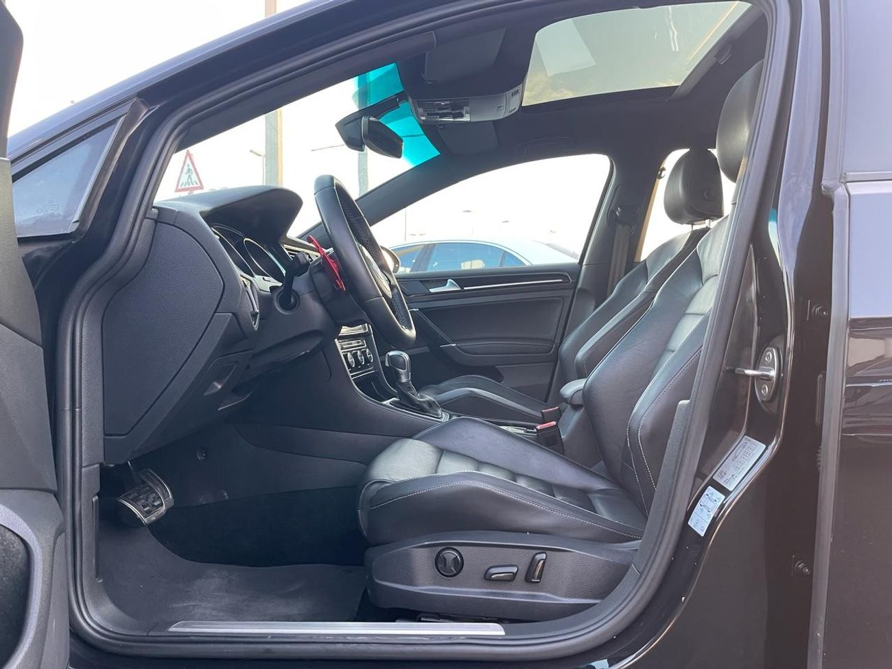 Volkswagen Golf Mercedes E300 AMG_GCC_2015_Excellent Condition _Full option