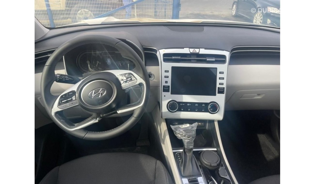 Hyundai Tucson 2.0   PETROL AT FWD WITH, SCREEN ,CAMERA,  USB, POWER SEATS