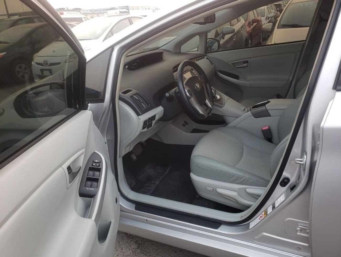 Toyota Prius 2013  TOYOTA PRIUS HYBRID