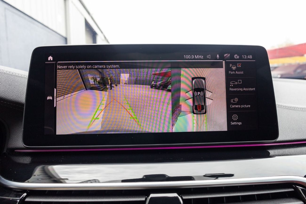 بي أم دبليو M550i