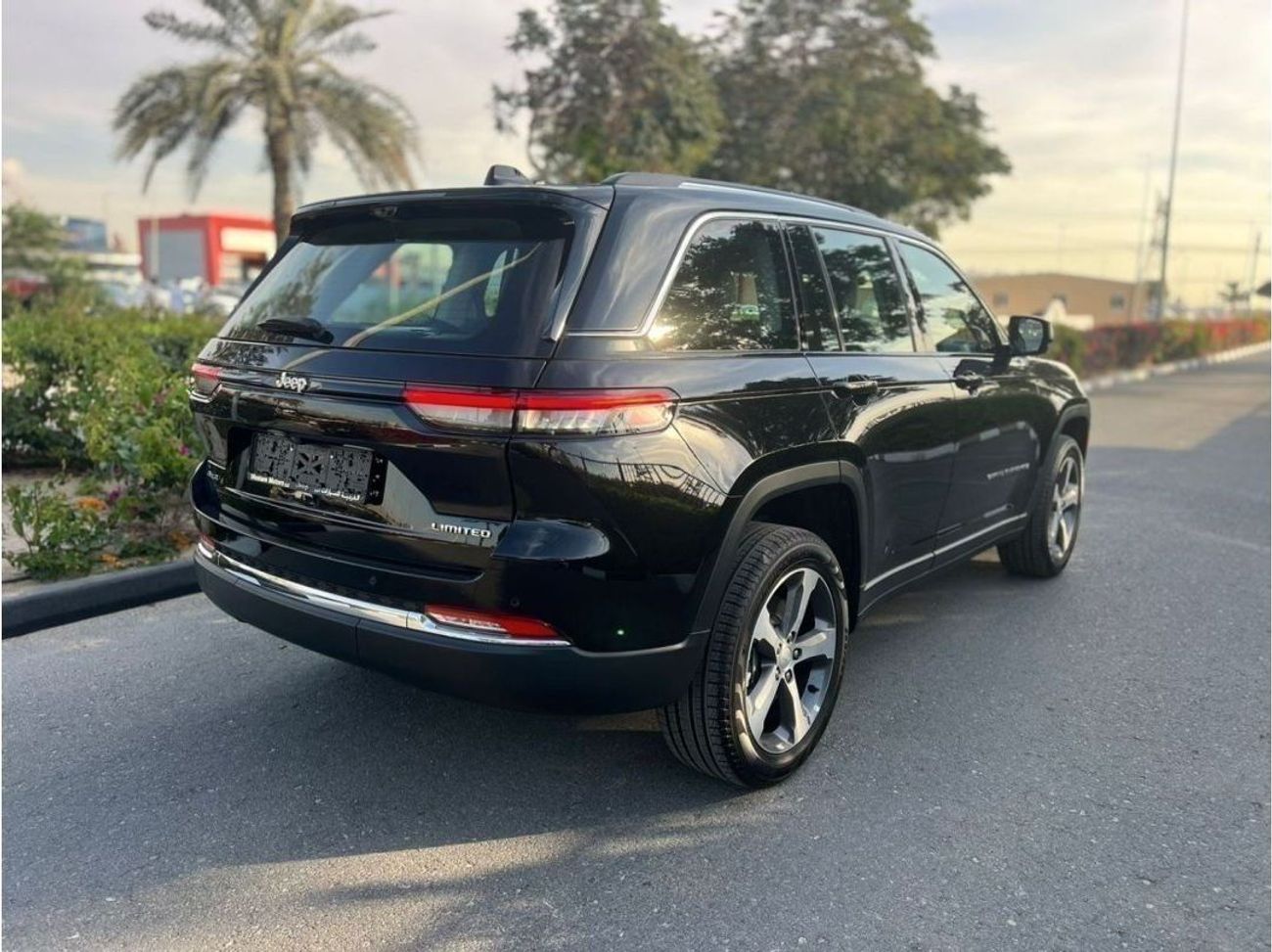 جيب جراند شيروكي Jeep Grand Cherokee  GCC Specs 2024 0 KM EXPORT ONLY.