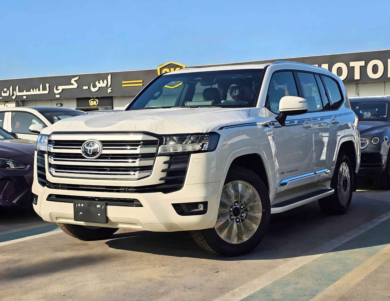 تويوتا لاند كروزر GXR TWIN TURBO / 3.5L V6 PETROL / RADAR / 12.3" DVD WITH JBL SPEAKERS / FRONT PWR SEATS / COOL BOX  