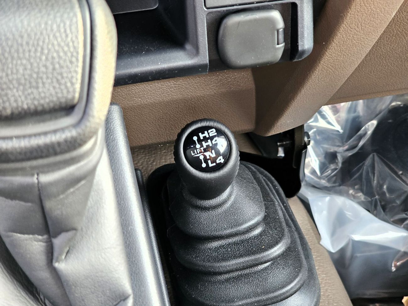 تويوتا لاند كروزر TOYOTA LC79 SINGLE CABIN DIESEL Z AUTO 2.8 V6 - 2025 MODEL - WHITE INSIDE TAN - OMANI