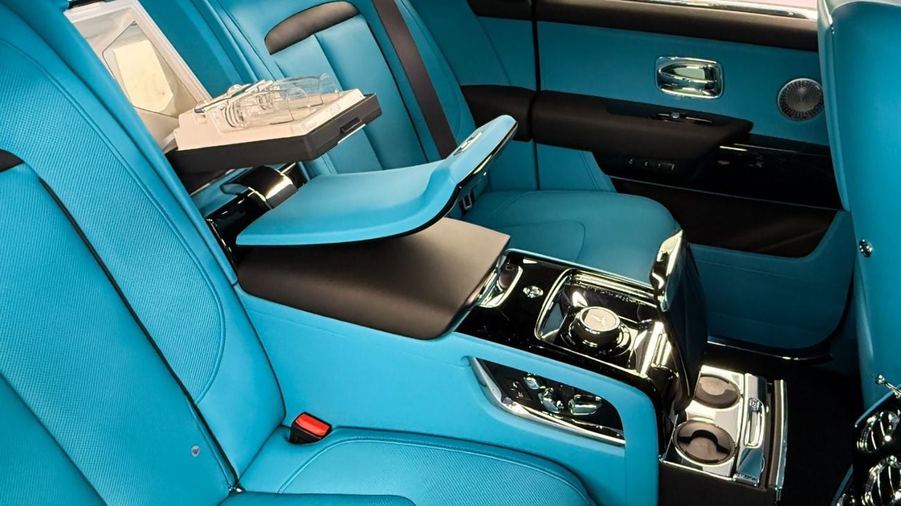 رولز رويس كولينان Rolls Royce Cullinan - Silver Badge - 2026