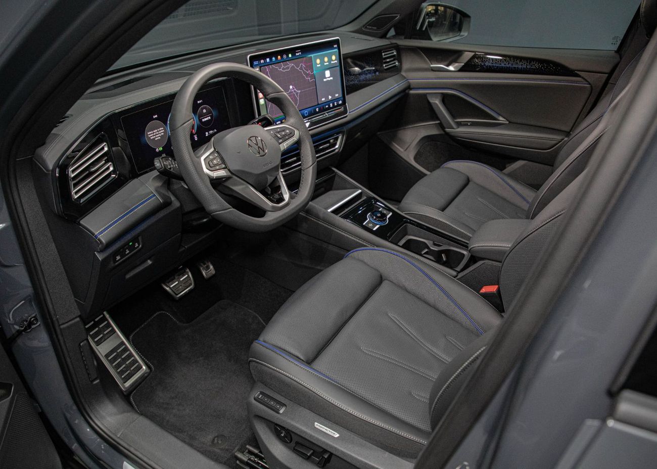 Volkswagen Tiguan R-Line 2.0L 2,195x60 • 20% DP • 2025 Volkswagen Tiguan R-Line Black Edition • VW Warranty + Service 