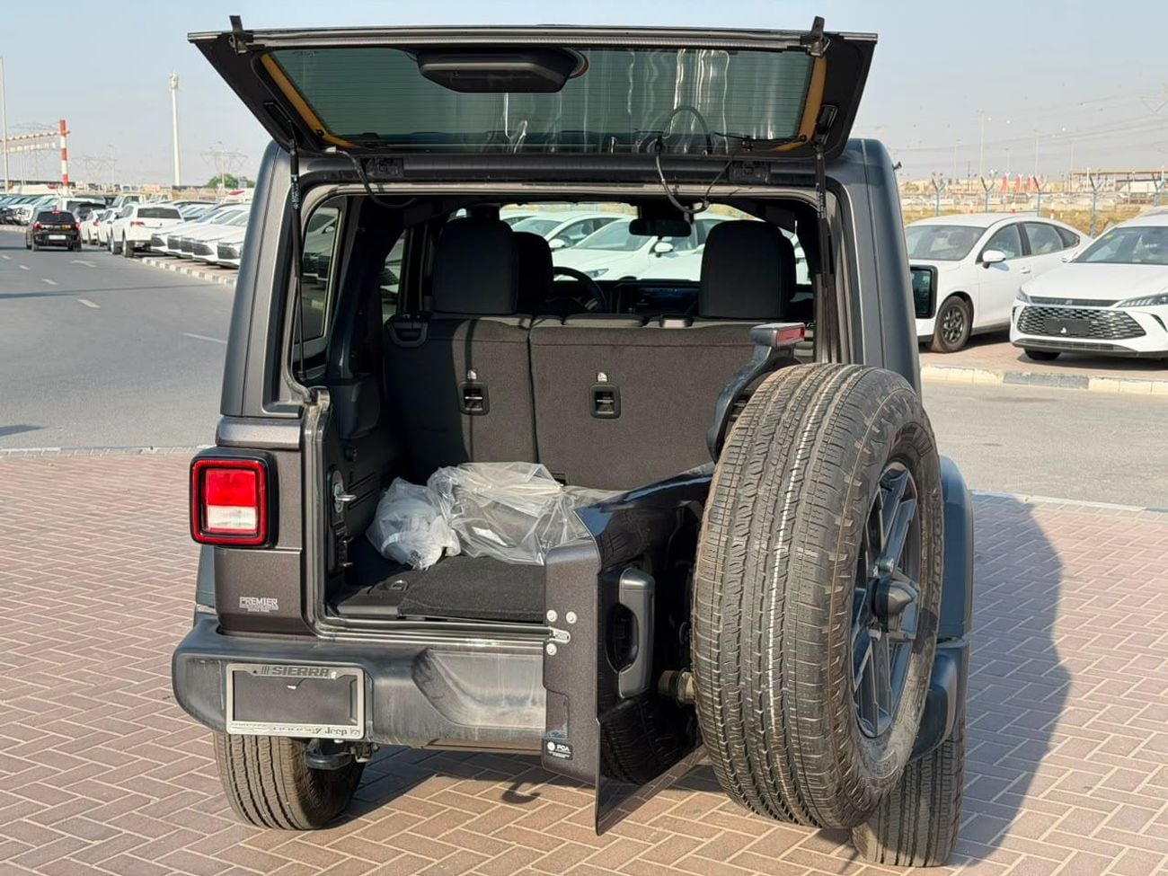 جيب رانجلر SPORT S 2.0L Petrol 2024 Export Price @ 125,000 AED