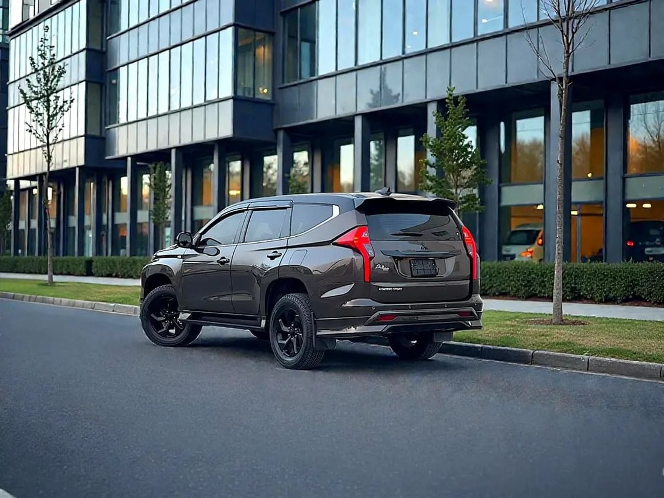ميتسوبيشي مونتيرو سبورت 1,504 P.M | GLX 2WD Medium Line | Brand | GCC Specs
