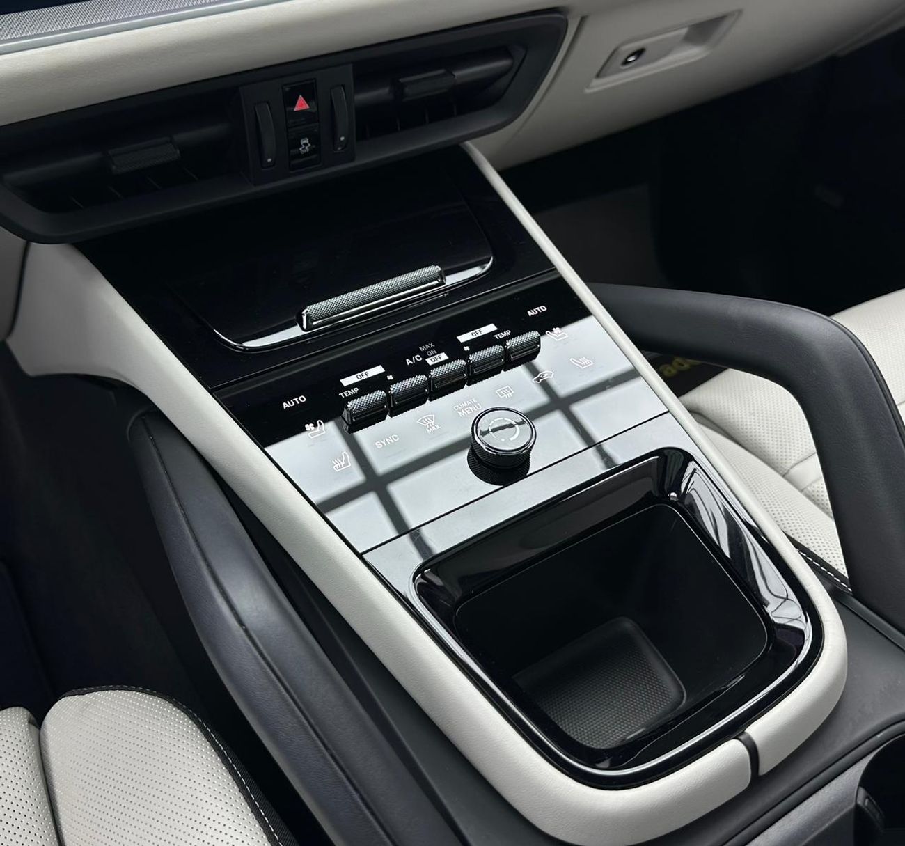 Porsche Cayenne Base Coupe 2024 Porsche Cayenne Coupe, Feb/2027 Porsche Warranty, Porsche Full Service History, GCC