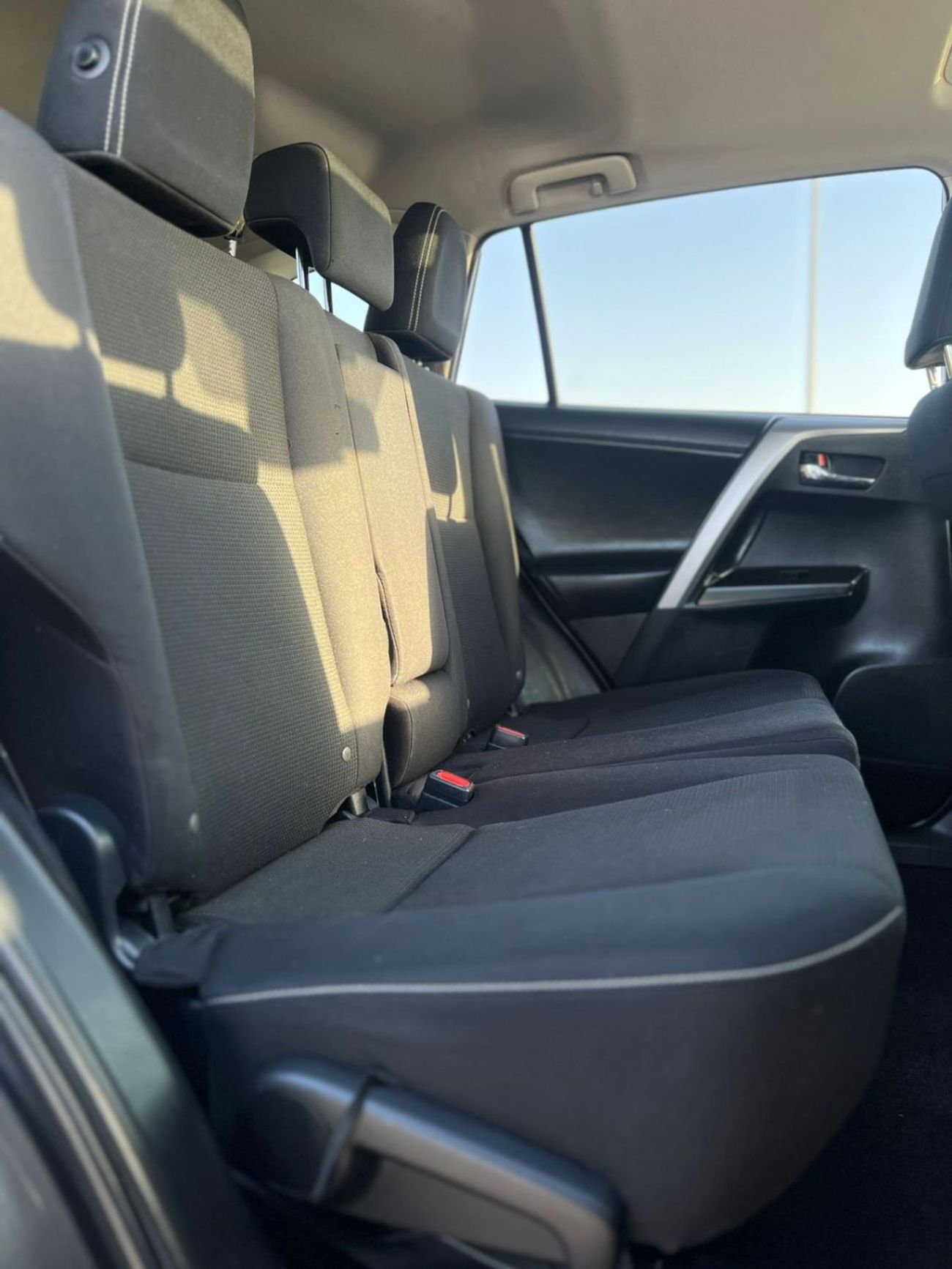 Toyota RAV4 2017 Toyota RAV4 XLE – 2.5L – Sunroof – Push Start – Rear Camera – Power Trunk