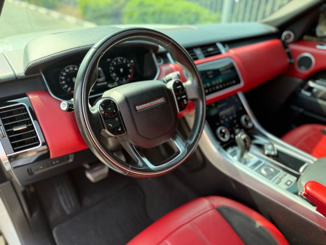 Land Rover Range Rover Sport HSE Dynamic 3.0L RANGE ROVER HSE DYNAMIC 2018 GCC V6 SUPERCHARGED SERVICE HISTORY FULL OPTIONS