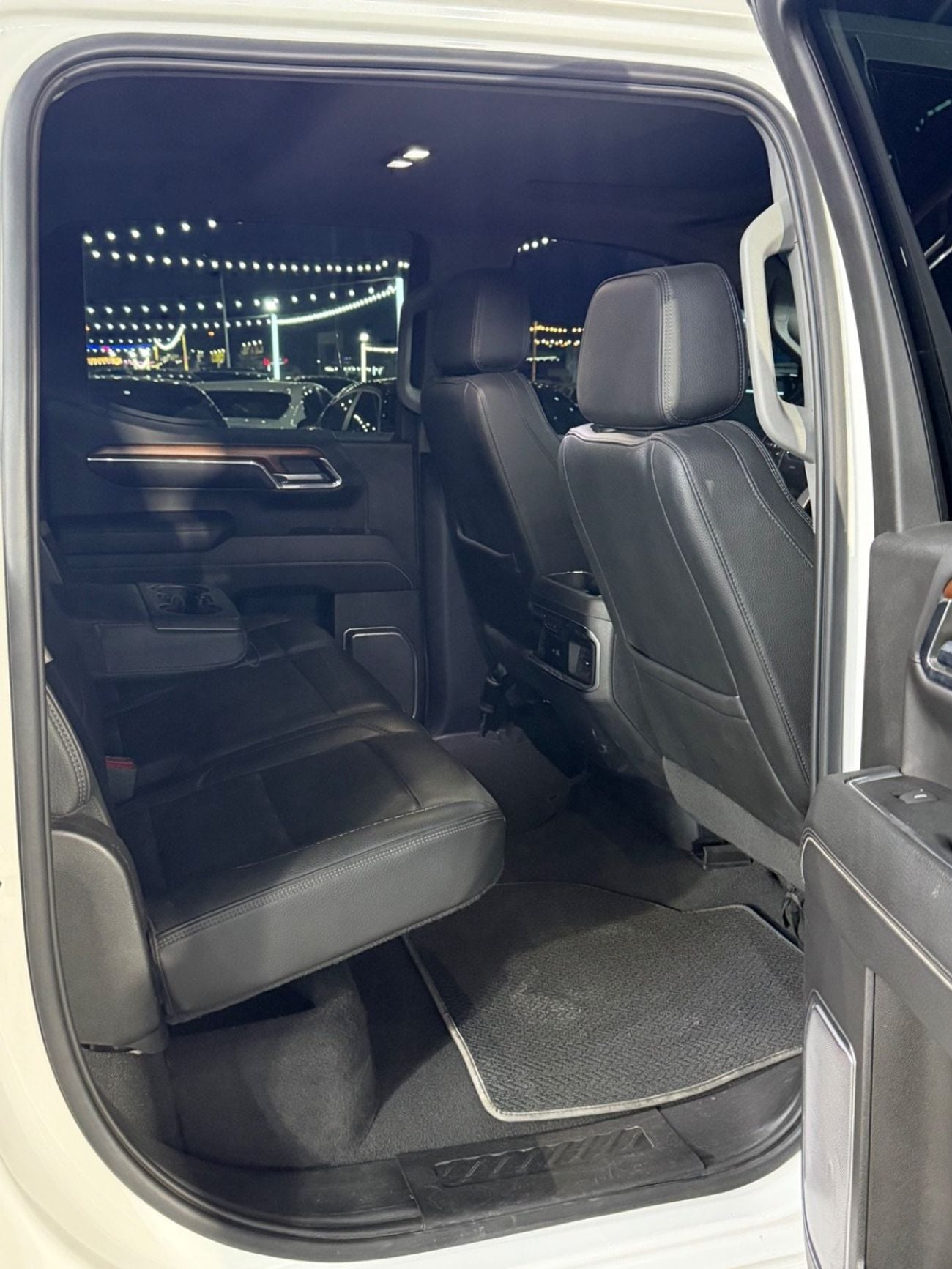 جي أم سي سييرا 5.3L V8 SLT Crew Cab (AWD)