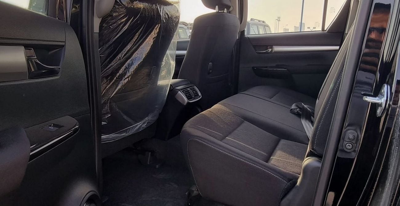 تويوتا هيلوكس SGLX TOYOTA HILUX 2.4L DIESEL DOUBLE CABIN 4X4 FULL OPTION MY 2025