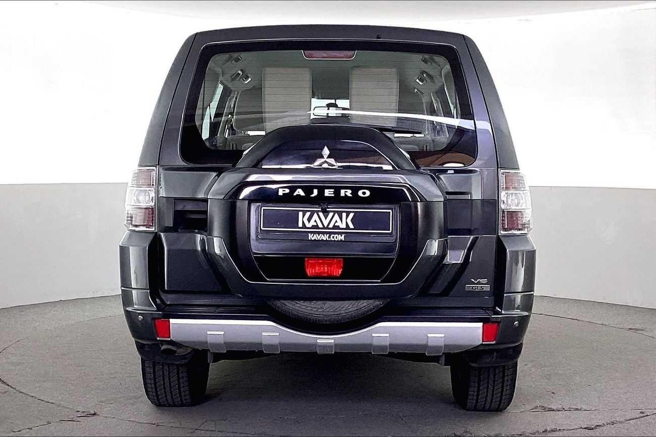 ميتسوبيشي باجيرو GLS Midline | National Day Celebration | شامل الضمان | 0 ﺪﻔﻋﺓ ﺃﻮﻟﻯ