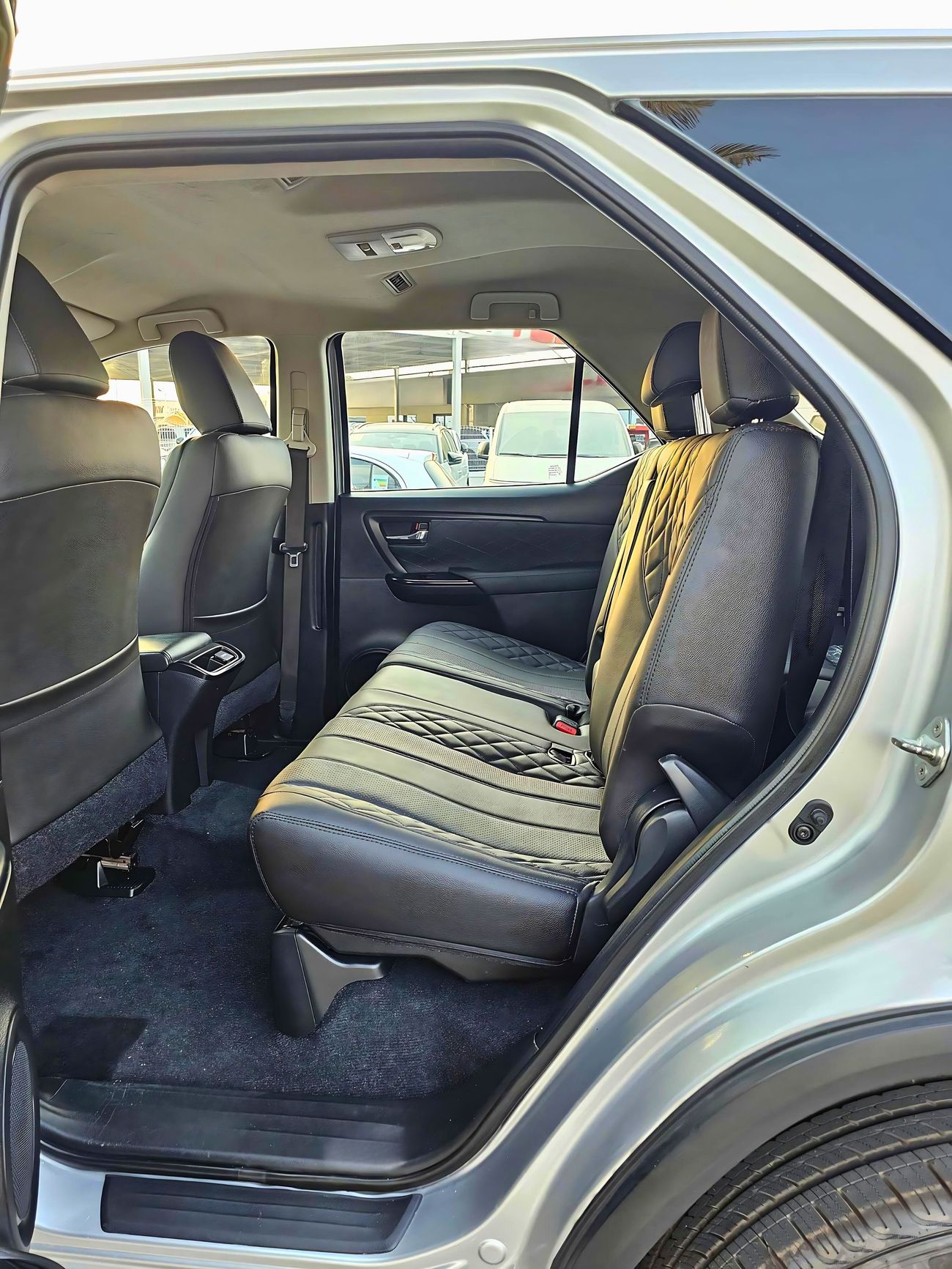 Toyota Fortuner EXR V4 4WD/ LEATHER SEATS/ DVD/ REAR CAMERA/ LOT# 102396