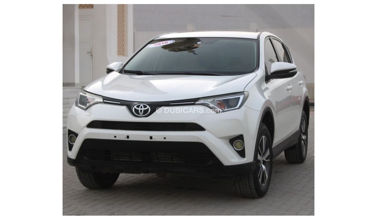 Toyota RAV4 EX Toyota rav 4 white 2016 GCC excellent condition without accident