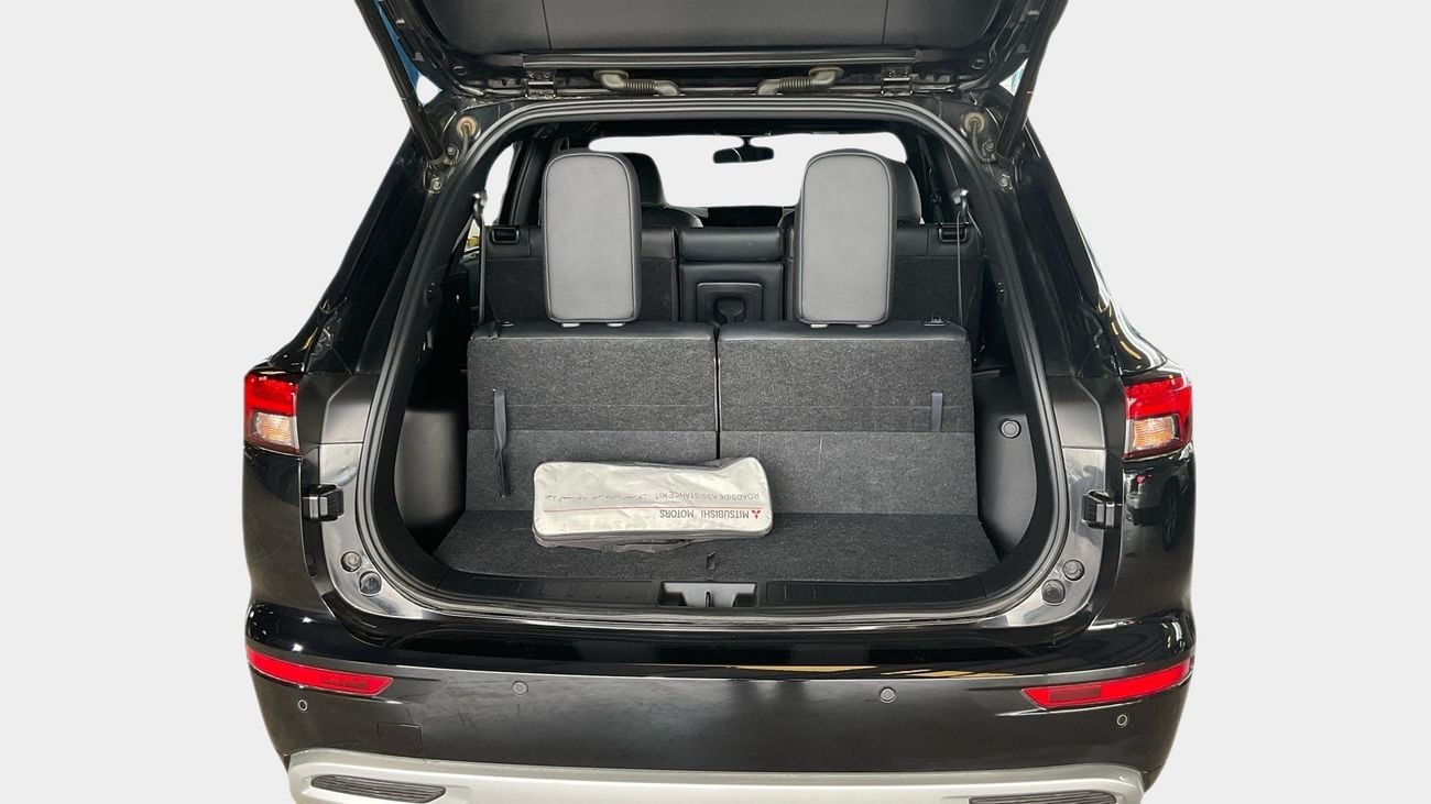 ميتسوبيشي آوتلاندر 2.5 GLX AUTO 4WD 7SEAT PREMIUM LAUNCH ED | شامل الضمان | 0 ﺪﻔﻋﺓ ﺃﻮﻟﻯ