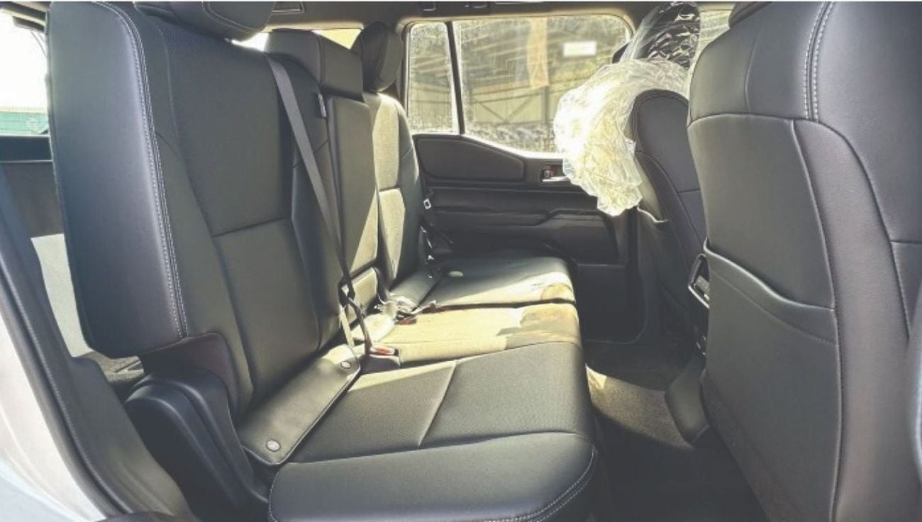 تويوتا برادو 2.7L Petrol Limited 6A/T 2025