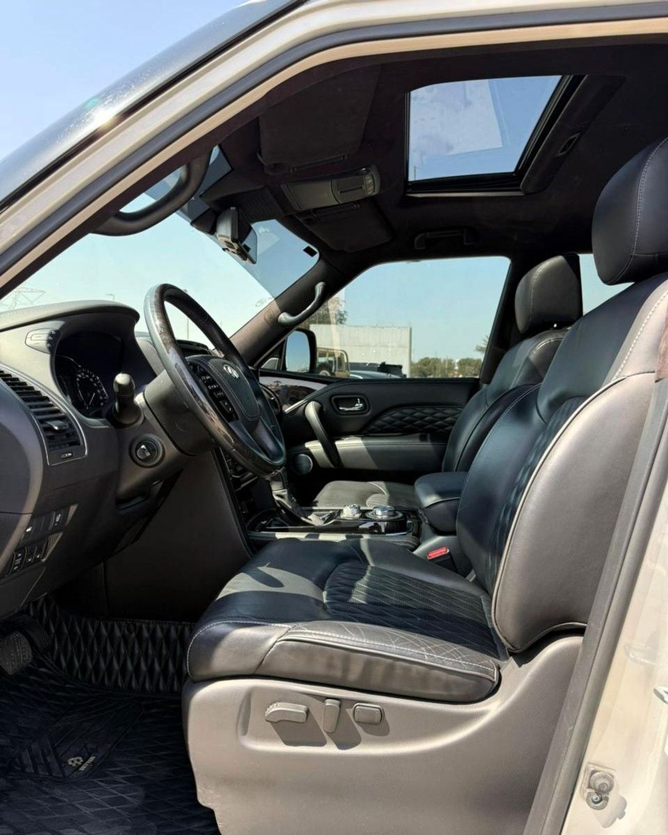 Infiniti QX80 Sensory 8 5.6L INFINITI QX80 | GCC SPECS | YEAR: 2021 | FULL-SERVICE HISTORY WITH AGENCY | WARRANTY