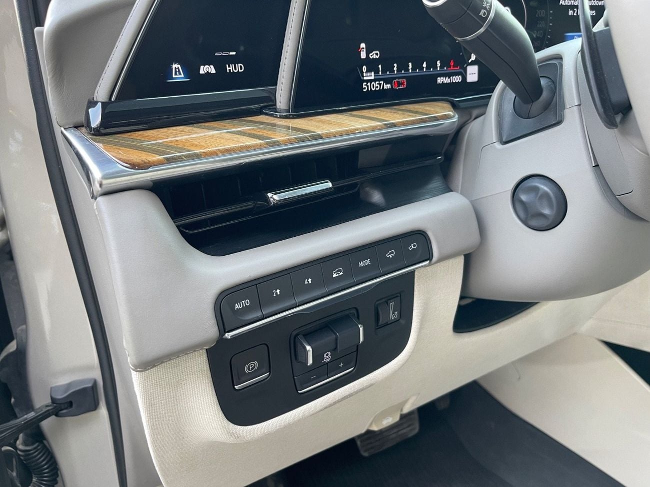 Cadillac Escalade Premium Luxury Platinum 6.2L 4WD MASSAGING SEATS / PREMIUM SOUND SYSTEM / HEAD UP DISPLAY / 360 CAME