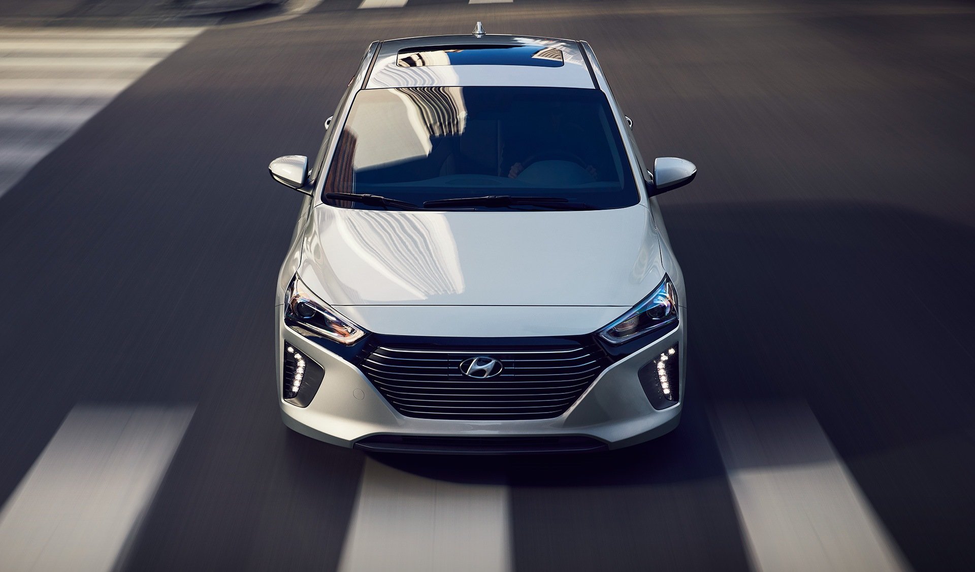 Hyundai Ioniq exterior - Front  