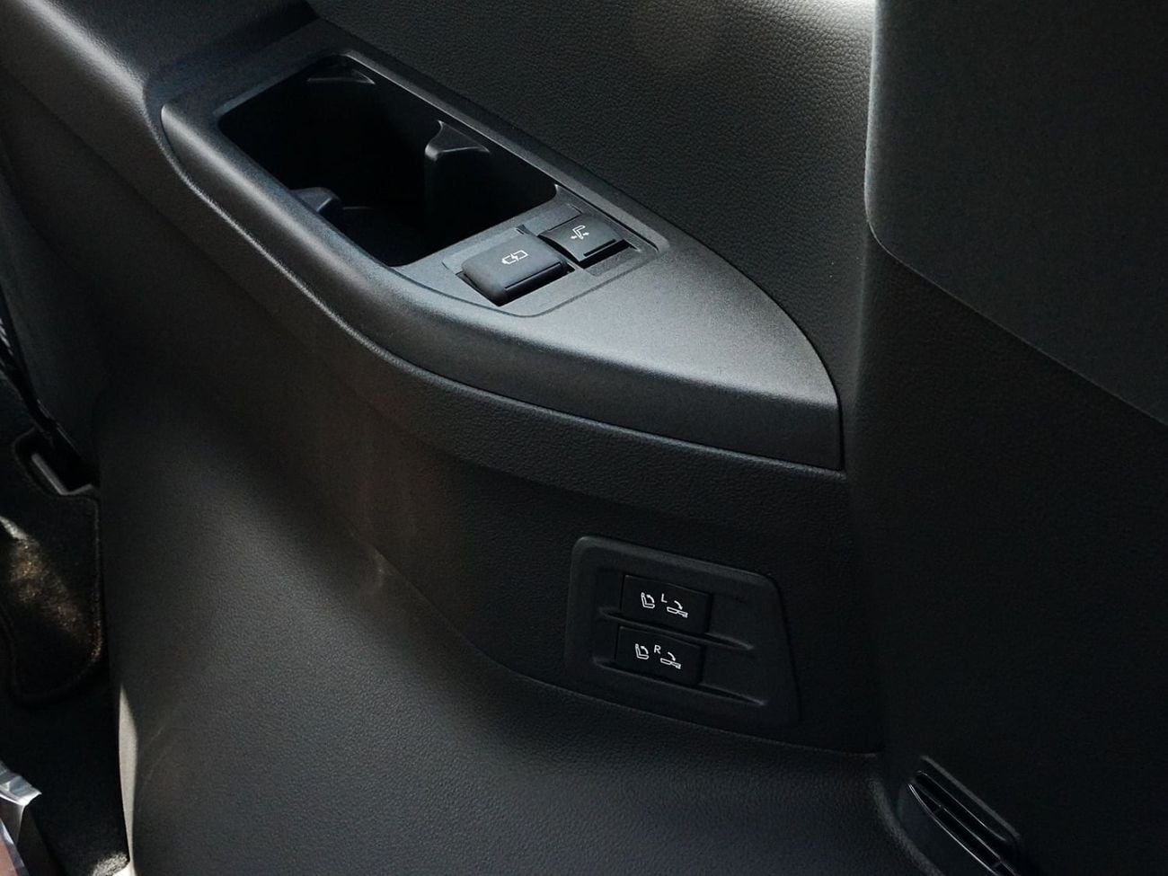 Lexus LX600 SIGNATURE LX600 3.5 TT signature 2026 GCC full 25 speaker