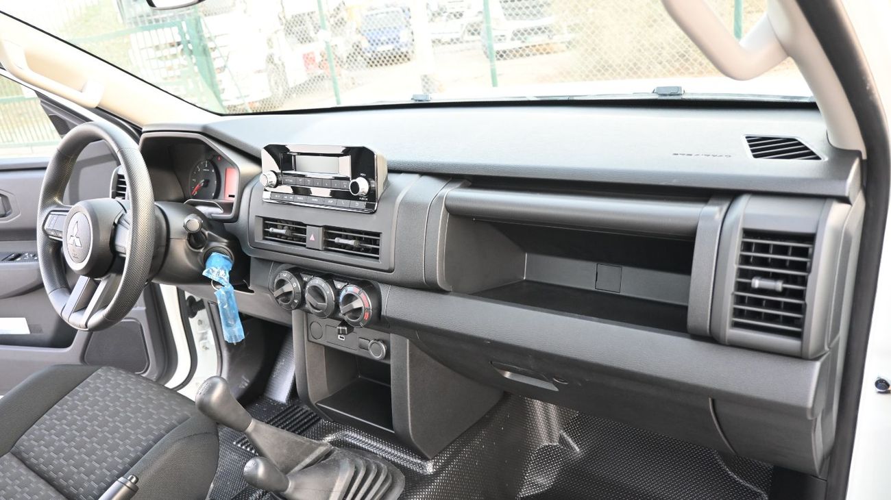 Mitsubishi L200 MITSUBISHI L200 2.4L GL SCAB 4WD 5MT DIESEL M-LINE - (2026 MY