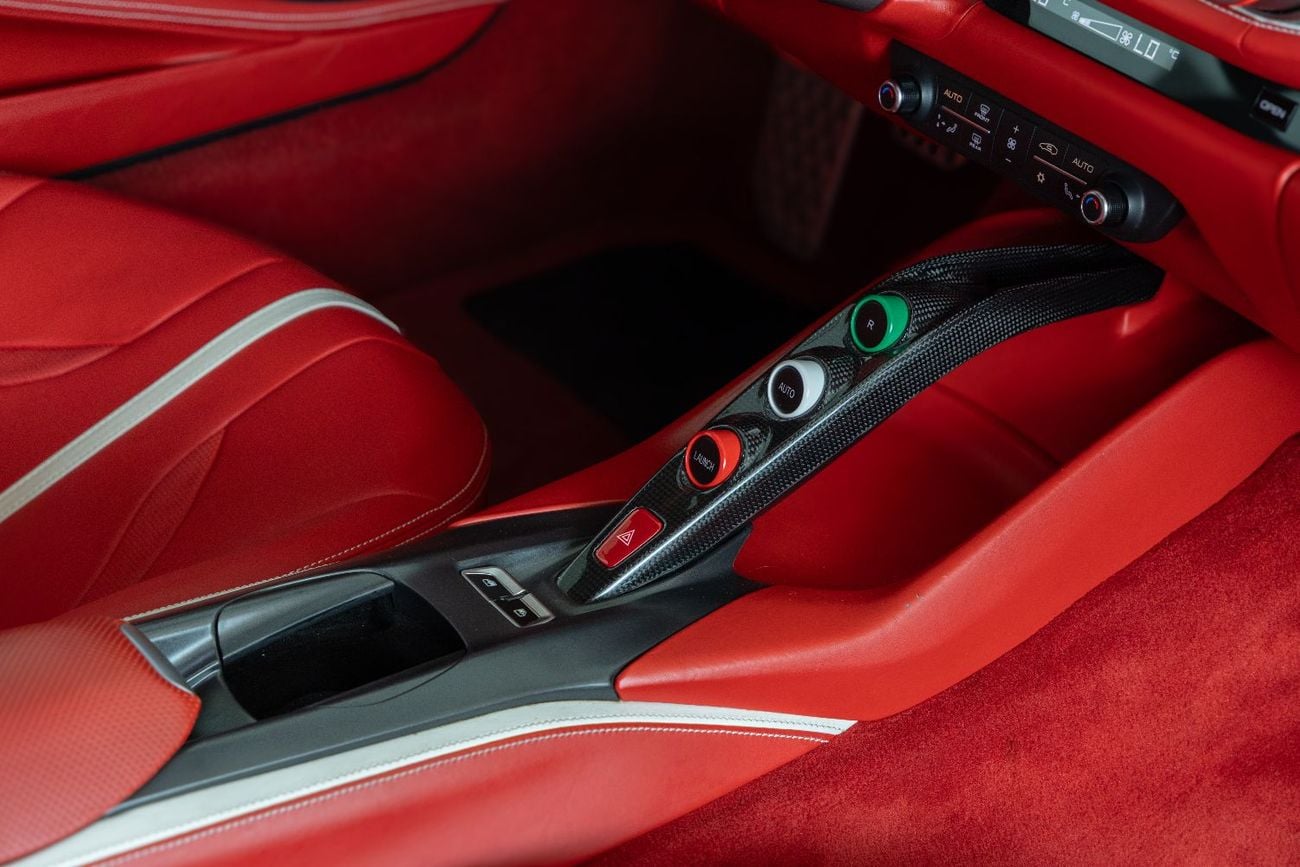 فيراري 812  سوبرفاست Ferrari 812 Superfast |  GCC Specs | Fully Carbon Fiber | Ceramic Brakes | Low Mileage | 2018