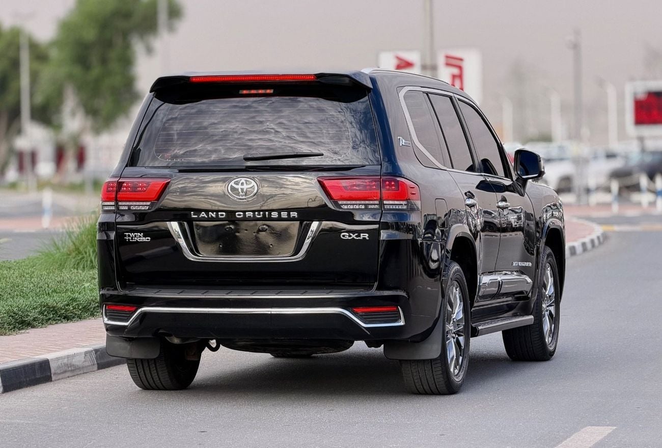 تويوتا لاند كروزر GXR 2019 Model Facelift to LC300 2025 Shape Exterior and Interior Both Car is very Clean and Perfect