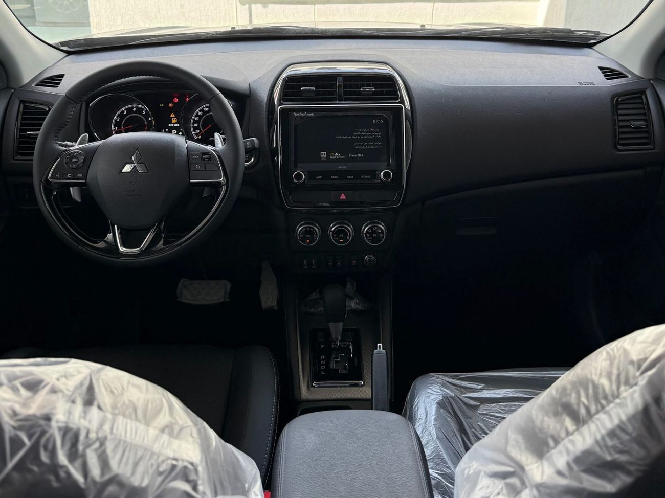 ميتسوبيشي ASX 2.0 LUXURY 4WD PANORAMA **EXPORT ONLY**التصدير فقط خارج الخليج***