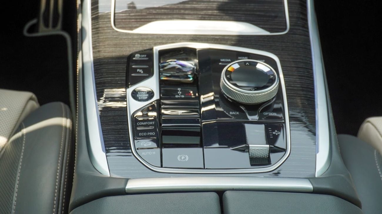 BMW X7 xDriveM60i (6 Seats)