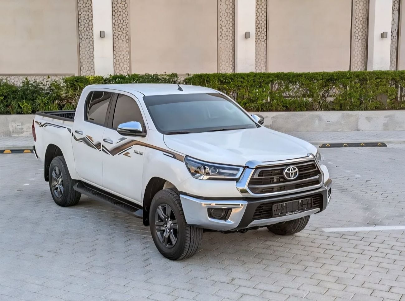 تويوتا هيلوكس SR5 LHD Double Cabin Utility Pickup 2TR 2.7L Petrol Engine Automatic Gear 4WD Original Power Windows