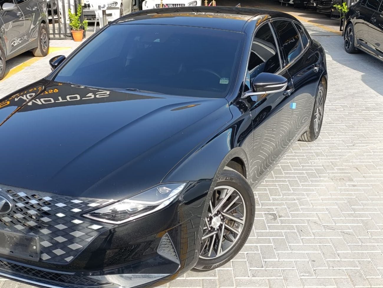 Hyundai Grandeur HYUNDAI GRANDEUR