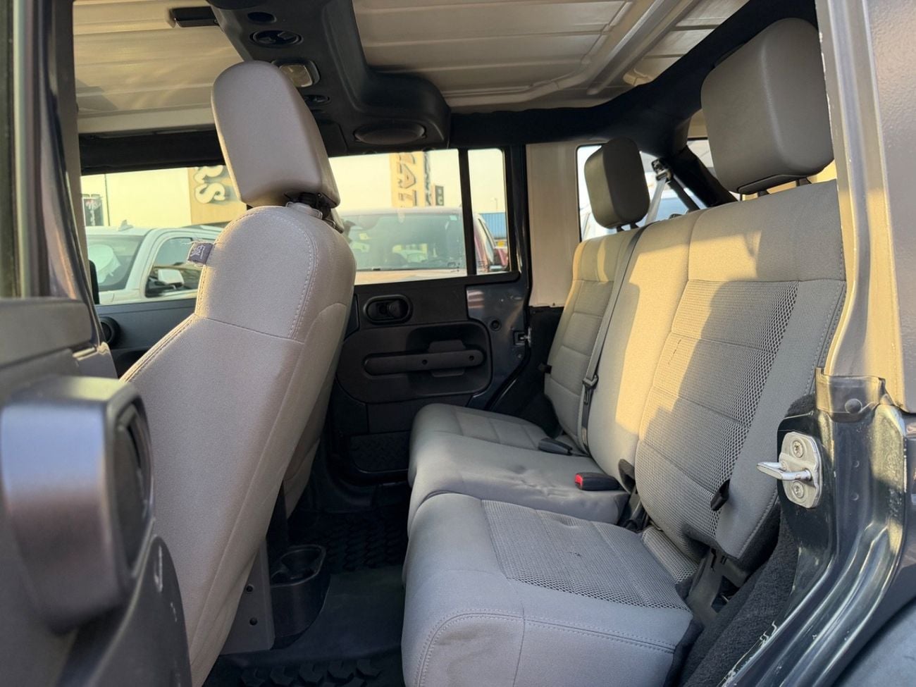 جيب رانجلر أنليميتد 6.75L Short Wheelbase