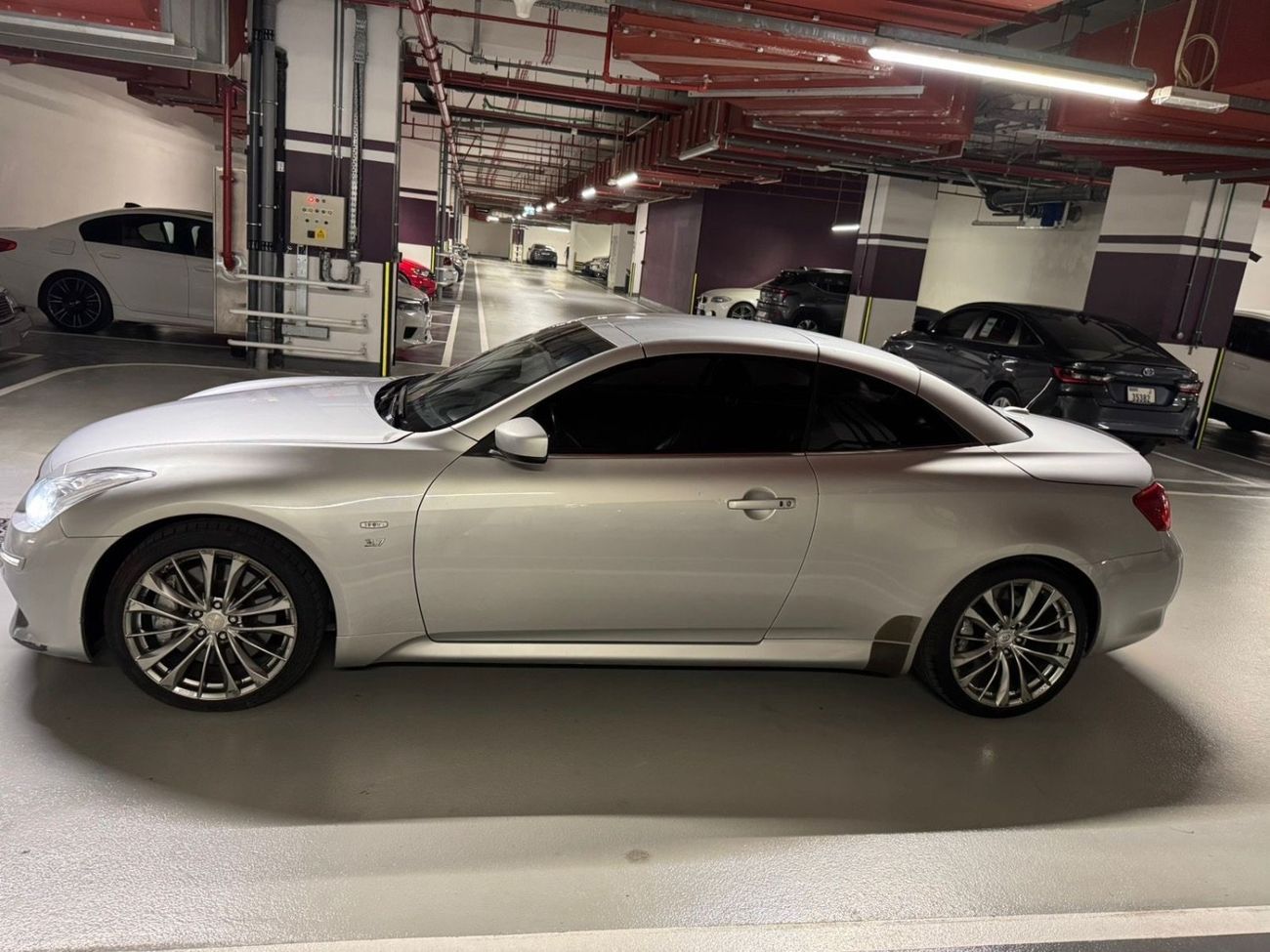 إنفينيتي Q60 Luxury Sport 3.7L Convertible