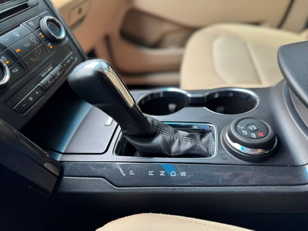 Ford Explorer Std 3.5L 4WD