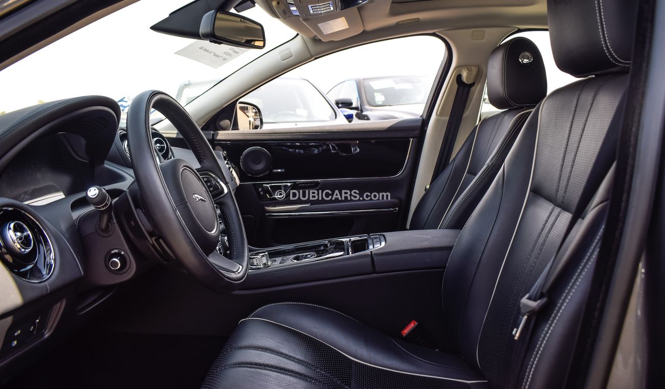 Jaguar XJ 3.0L V6 S/C R-Sport SWB RWD