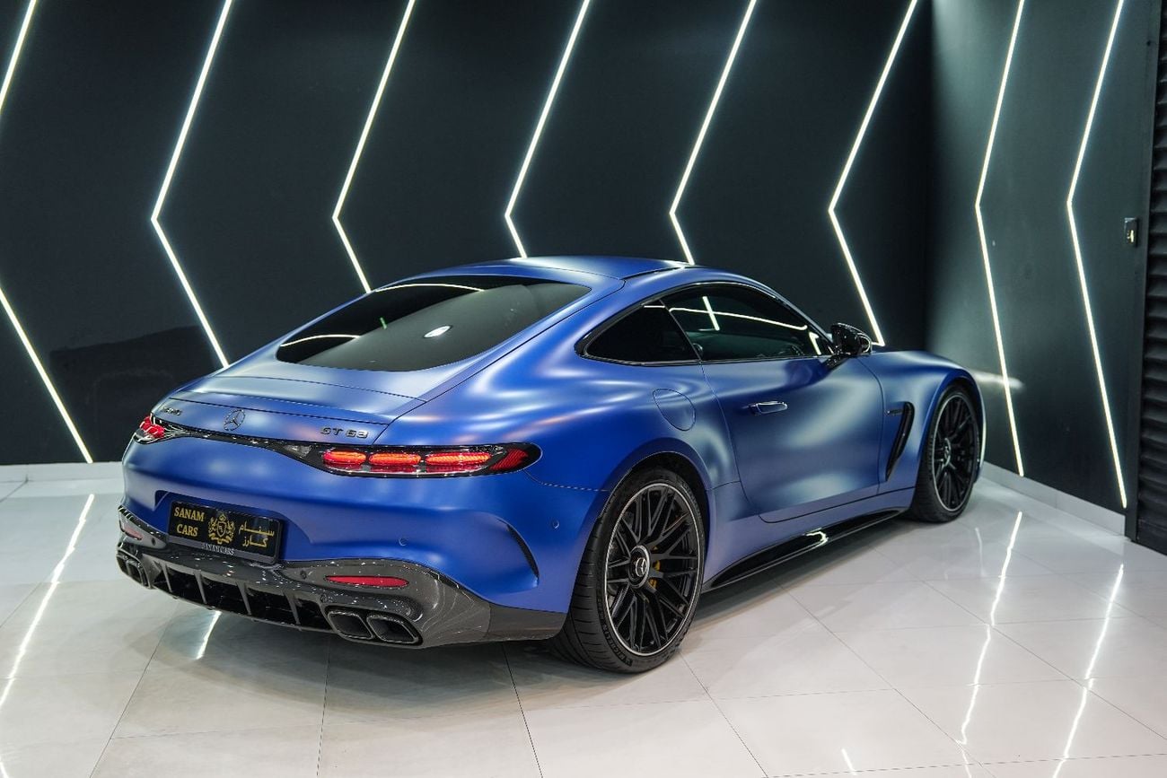 مرسيدس بنز AMG GT 63 سيارة كوبيه 4Matic+، مزودة بحزمة ألياف الكربون!!