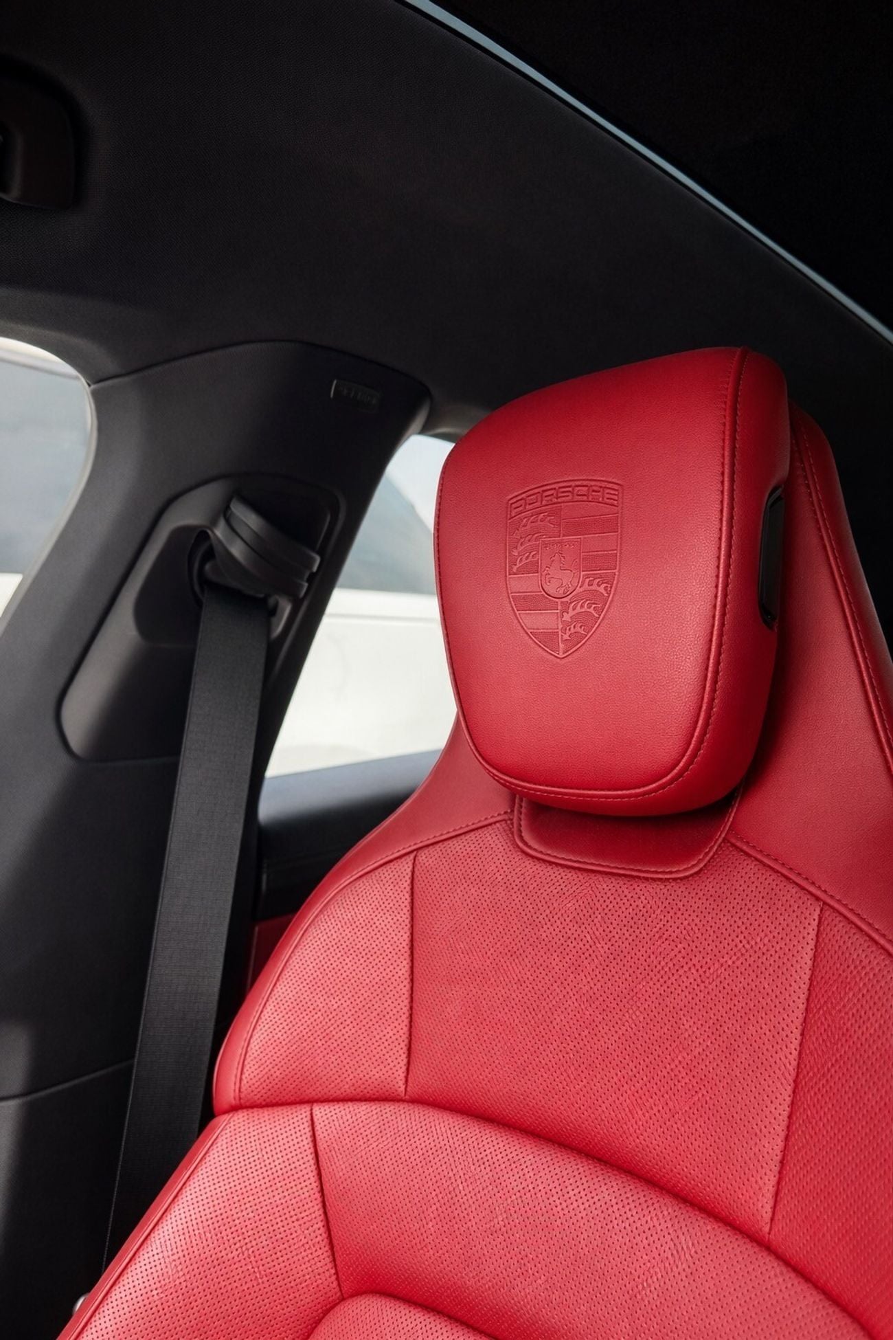 بورش تايكان Base