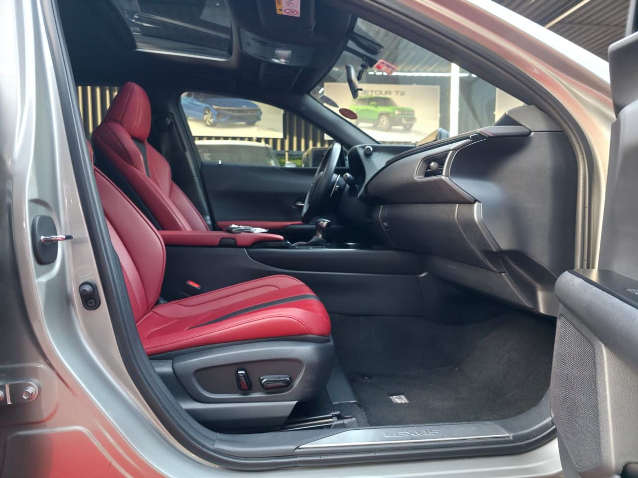 لكزس UX 200 F Sport Platinum 2.0L (169 HP)