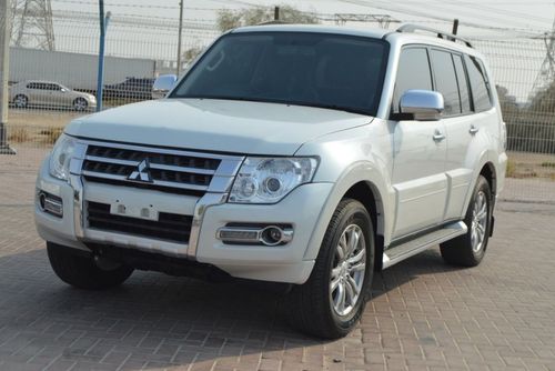 ميتسوبيشي باجيرو Full option clean car accident free