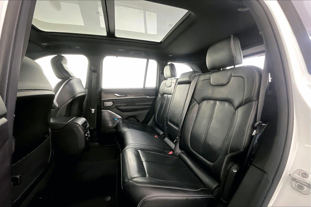 جيب جراند شيروكي Overland | شامل الضمان | 0 ﺪﻔﻋﺓ ﺃﻮﻟﻯ