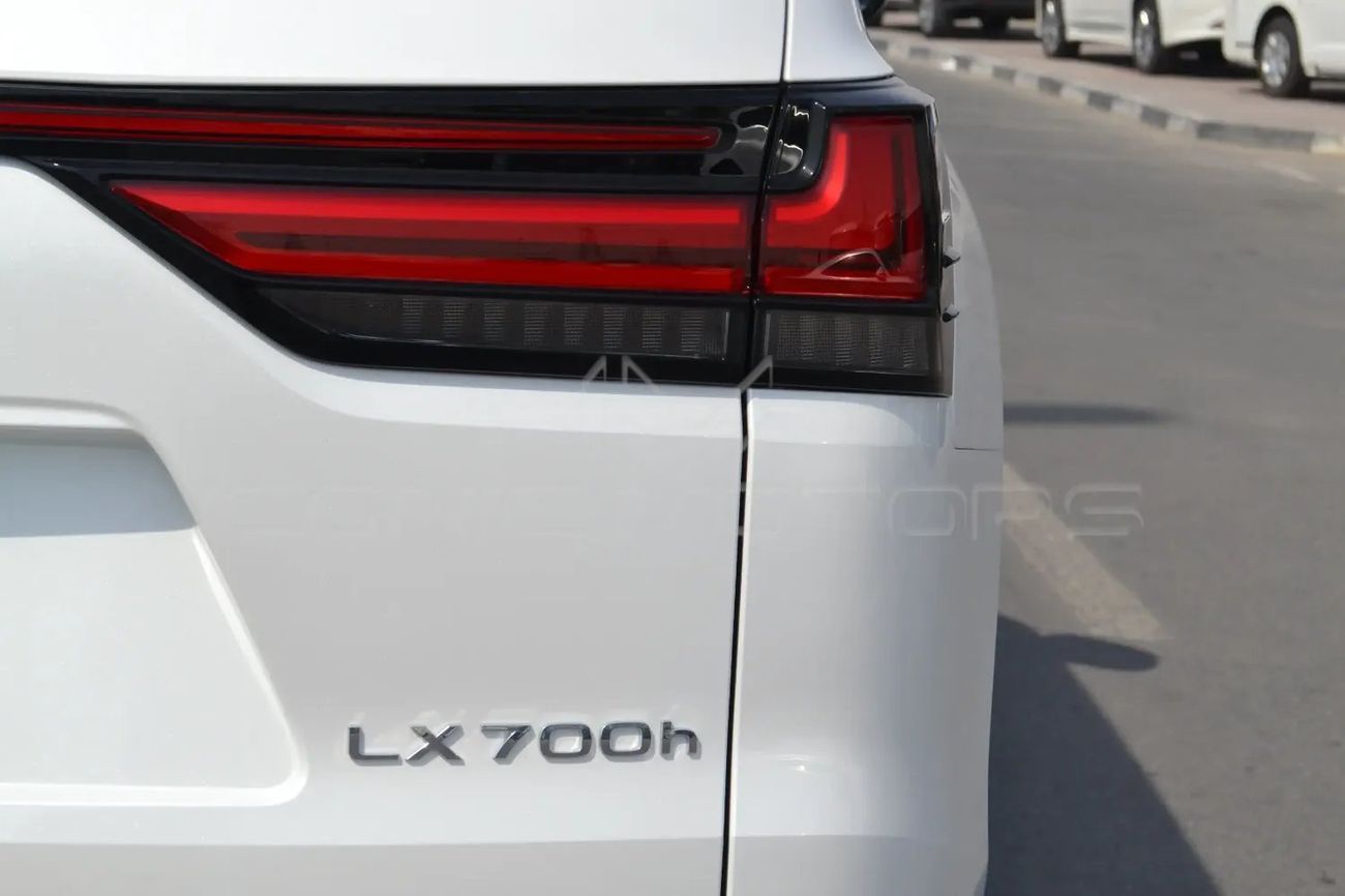 لكزس LX 700h Signature