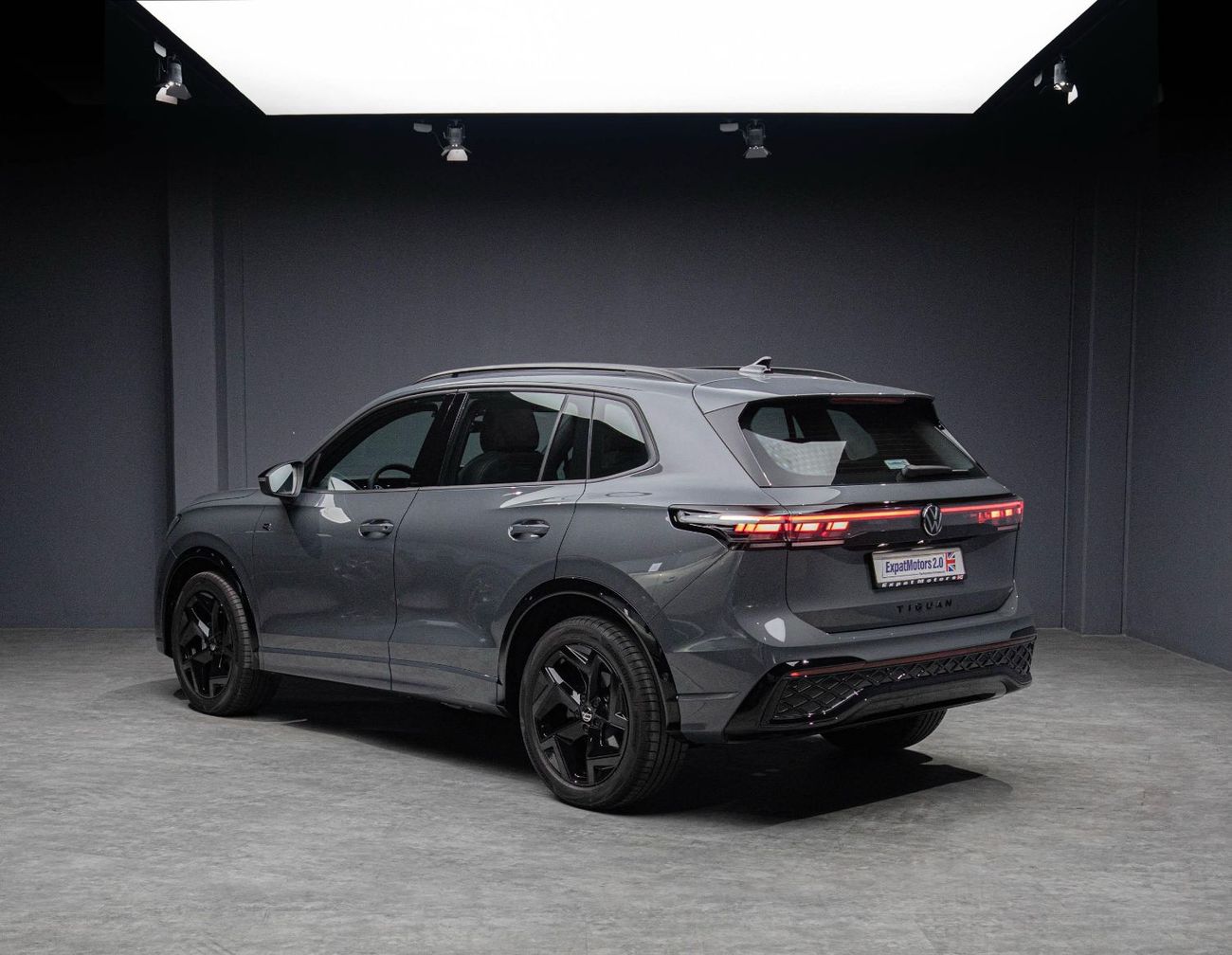 Volkswagen Tiguan R-Line 2.0L 2,195x60 • 20% DP • 2025 Volkswagen Tiguan R-Line Black Edition • VW Warranty + Service 