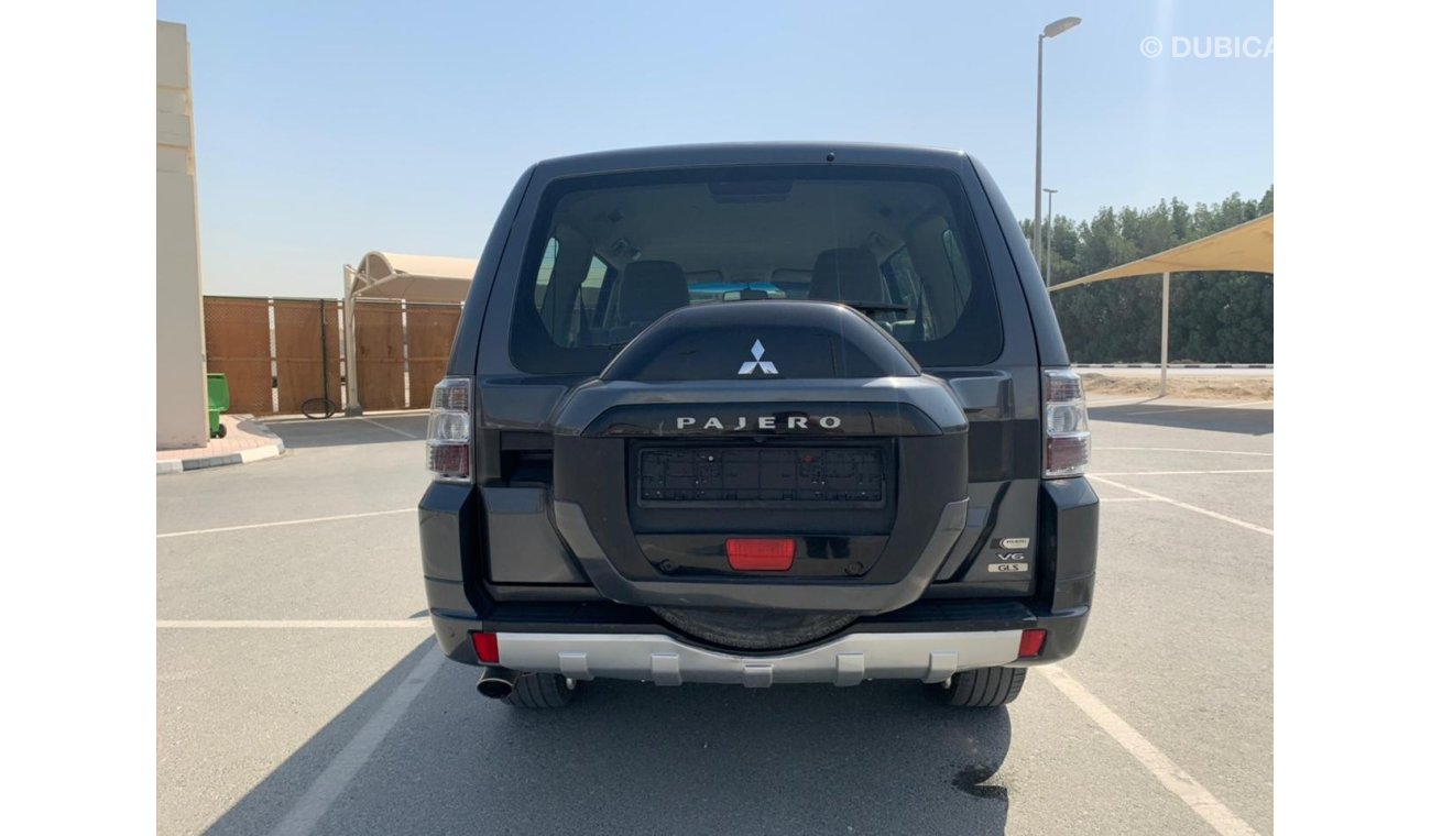 Mitsubishi Pajero Mitsubishi Pajero 2016 gcc full automatic  for sael