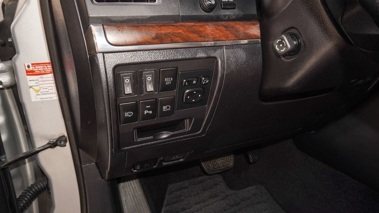 تويوتا لاند كروزر VXR 5.7L V8